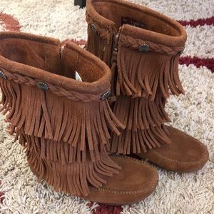 Minnetonka- Girls size 2